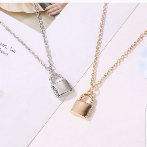 Silver padlock necklace - Picture 2 of 4